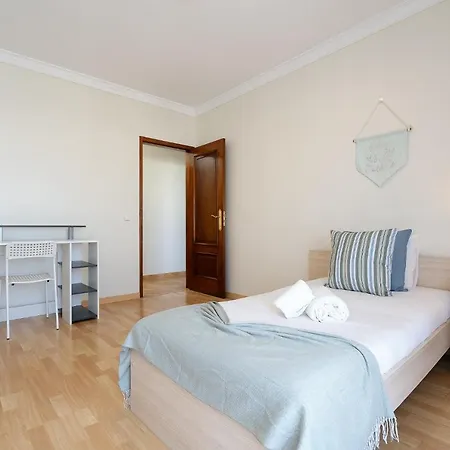 Comfy 4bdr In By Lovelystay * פורטימאו