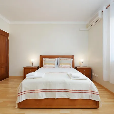 Comfy 4bdr In By Lovelystay דירה *