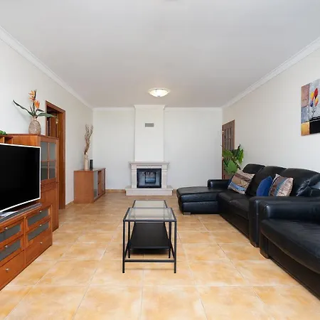 דירה Comfy 4bdr In By Lovelystay פורטימאו