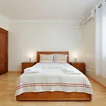 Comfy 4bdr In By Lovelystay Appartement *
