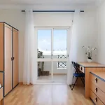 Comfy 4bdr In By Lovelystay