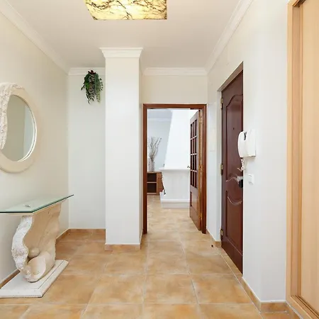 Comfy 4bdr In By Lovelystay Apartament Portimão