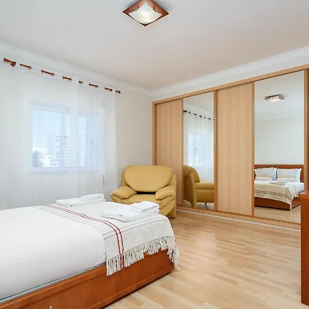 Comfy 4bdr In By Lovelystay Апартаменты Портиман
