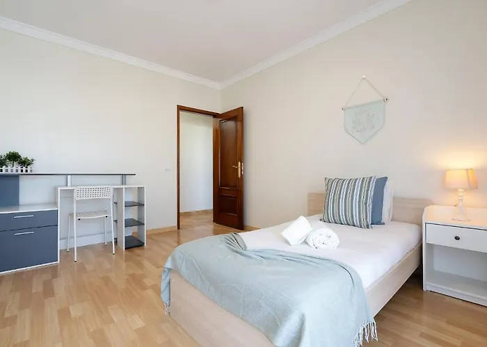 Comfy 4bdr In By Lovelystay * Portimão