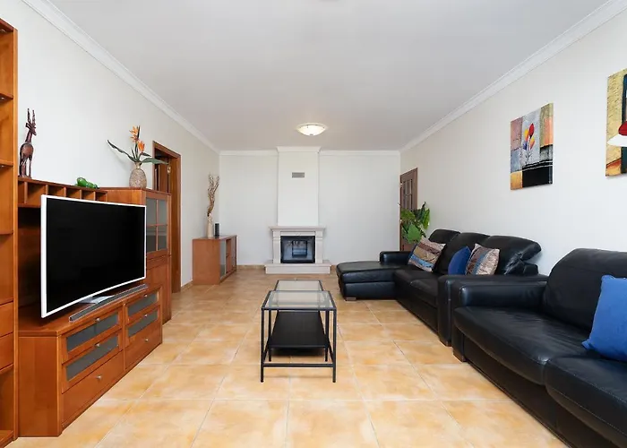 Διαμέρισμα Comfy 4bdr In By Lovelystay Portimão