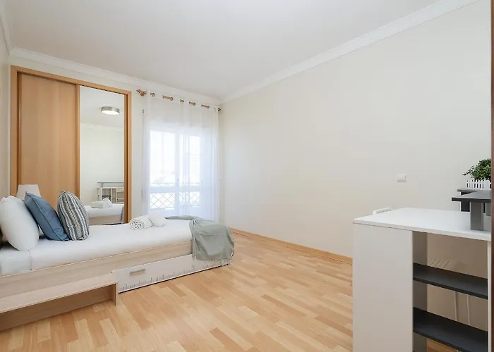 Διαμέρισμα Comfy 4bdr In By Lovelystay Portimão