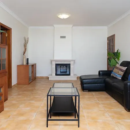Apartamento Comfy 4bdr In By Lovelystay